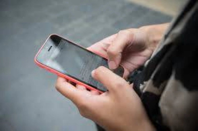 Les partis politiques font du démarchage par SMS