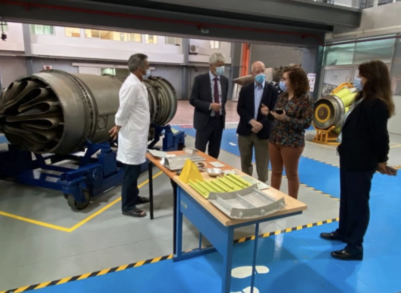 L'astronaute suisse Claude Nicollier découvrant les installations de GIMAS au technopôle de Nouasser