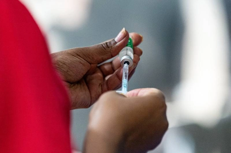 Même dans la vaccination anti-covid, jamais deux sans trois