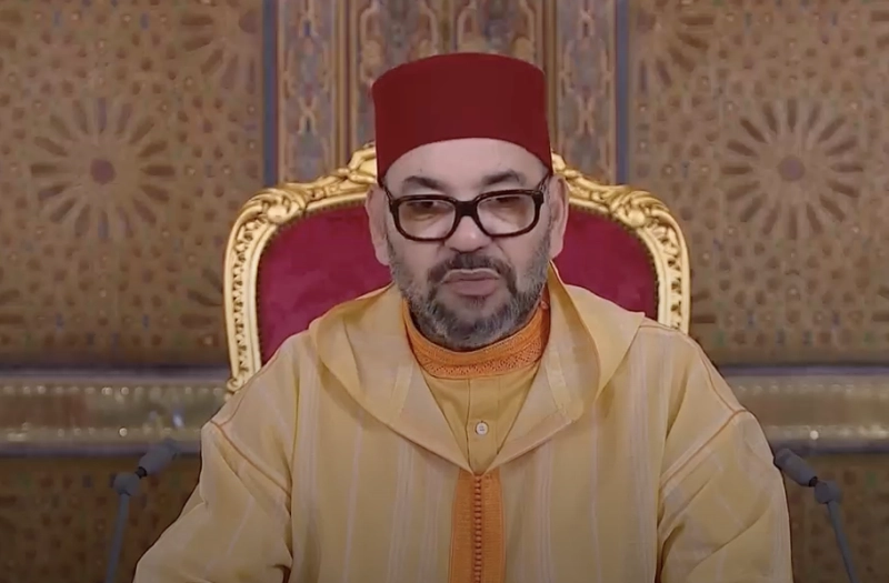 Le Roi Mohammed VI prononçant, à distance, son discours adressé aux élus de la Nation