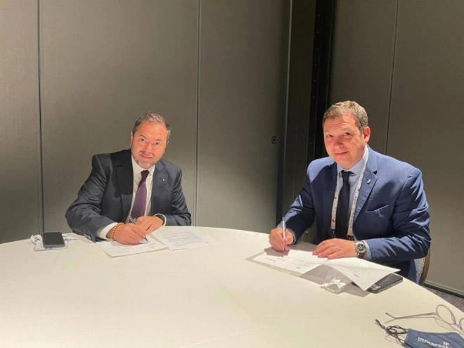 L'accord a été signé par le PDG de RAM, Hamid Addou et Avigal SOREQ, PDG d'EL AL