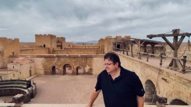 Roel Reine en repérage à Ouarzazate au Maroc pour la série Colosseum.