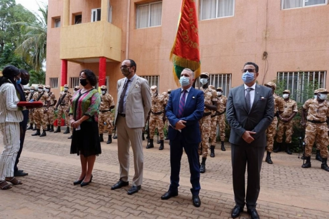 Ont assisté à cette cérémonie solennelle plusieurs ministres burkinabé, l’Ambassadeur du Maroc au Burkina Faso Youssef Slaoui, de nombreux présidents d’instances de régulation africaines ainsi que diverses autres personnalités politiques et médiatiques burkinabé.