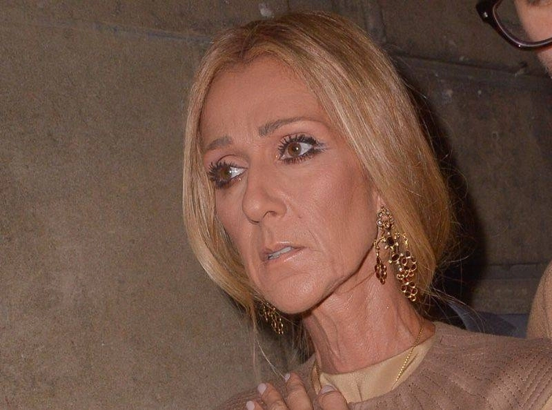 Souffrante, Céline Dion reporte son spectacle à Las Vegas.