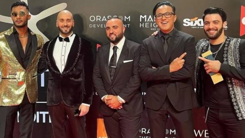 RedOne en compagnie de Mohamed Ramadan et Nouamane Belaiachi lors de la soirée d'ouverture du Festival El Gouna en Egypte.