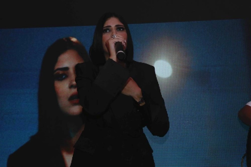 Dans Mama, Safia Tazi rend hommage à sa maman disparue trop tôt
