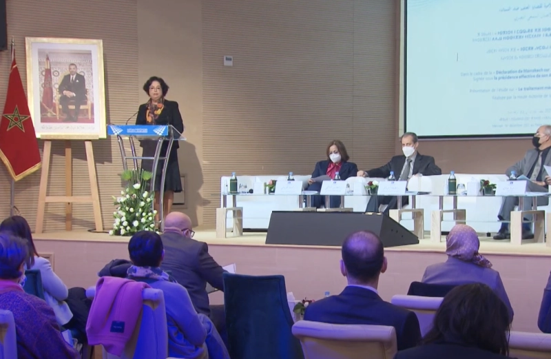 Latifa Akharbach intervenant lors de la rencontre de présentation de l’étude réalisée par la HACA sur le thème du « traitement médiatique des violences faites aux femmes »