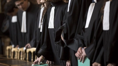 Les avocats font valoir leur indépendance et l'immunité de la défense face à l'obligation du pas sanitaire dans les tribunaux