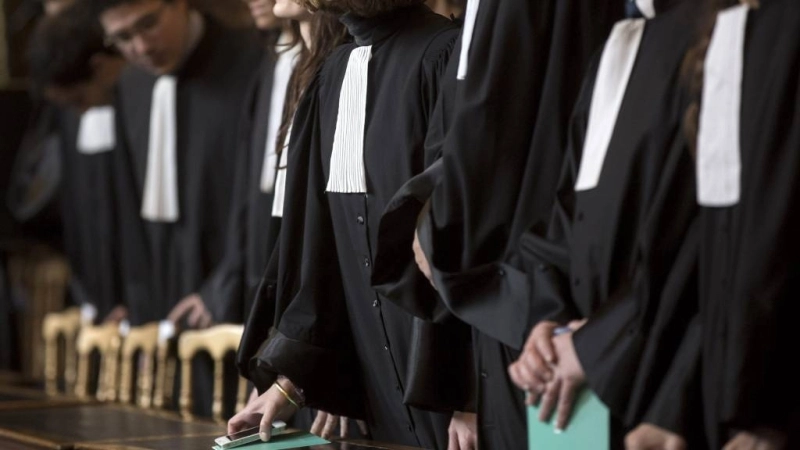 Les avocats font valoir leur indépendance et l'immunité de la défense face à l'obligation du pas sanitaire dans les tribunaux