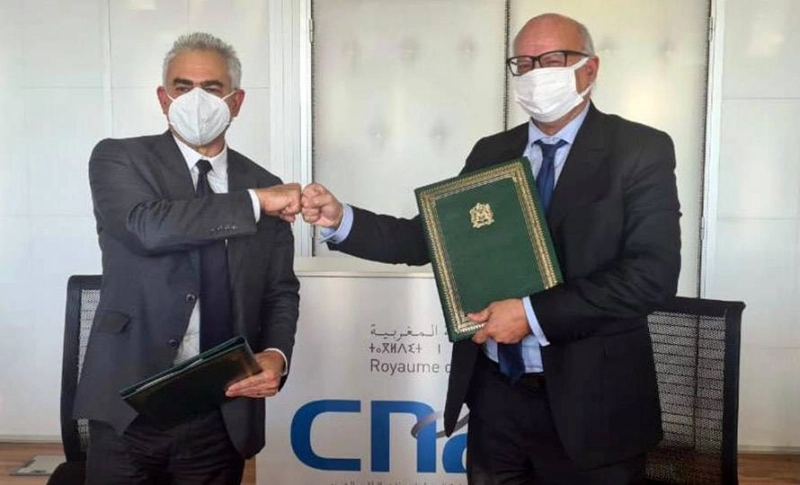 Younes El Mecharfi, DG de MDJS, et Omar Seghrouchni, Président de la CNDP lors de la signature de convention d'adhésion au programme Data Tika