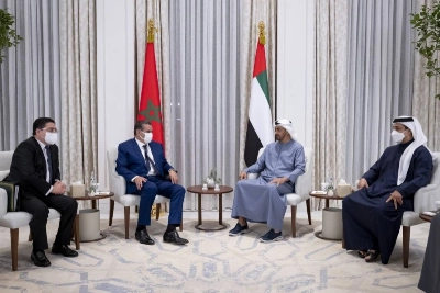Cheikh Mohamed Ben Zayed Al Nahyan s'entretenant avec Aziz Akhannouch, en présence de Nasser Bourita