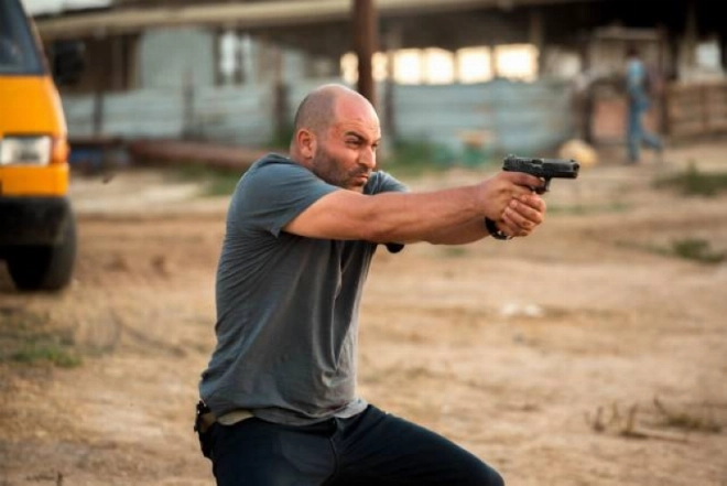 Lior Raz. Avant d'être acteur, il était vraiment un membres des forces spéciales