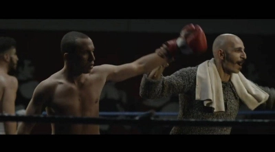 L'acteur Rabii Aklim excelle dans son rôle de jeune chômeur issu d’un milieu défavorisé passionné de boxe.