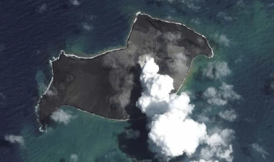 Vue aérienne de la dévastatrice éruption ayant secoué les îles Tonga et même le Japon ainsi que les USA