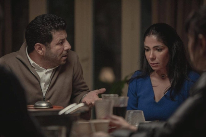 Mona Zaki et Eyad Nassar dans Ashab Wala Aaz de Wissam Smayra.