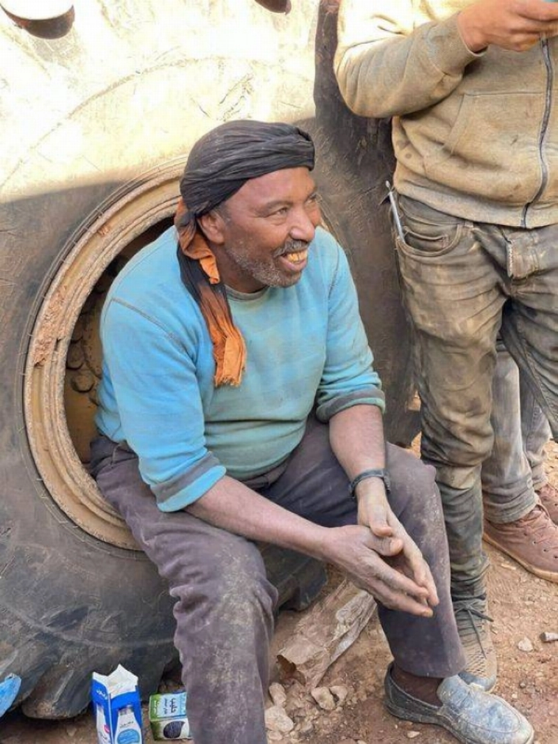 Avec son courage, son savoir faire et son don de soi Ba Ali est devenu un héros pour la foule