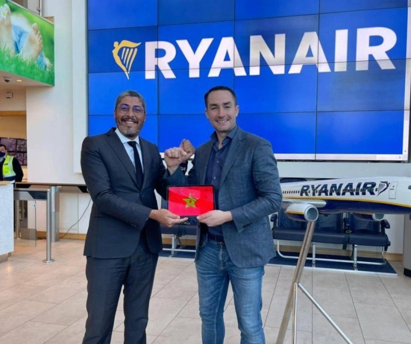 Adel El Fakir avec Jason McGuiness. Rayanair augmente sa capacité