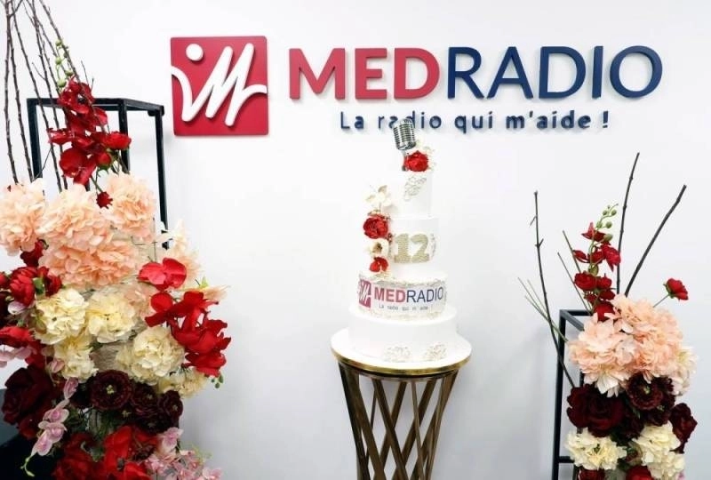 MEDRADIO A SOUFFLÉ DERNIÈREMENT SA 12E BOUGIE.