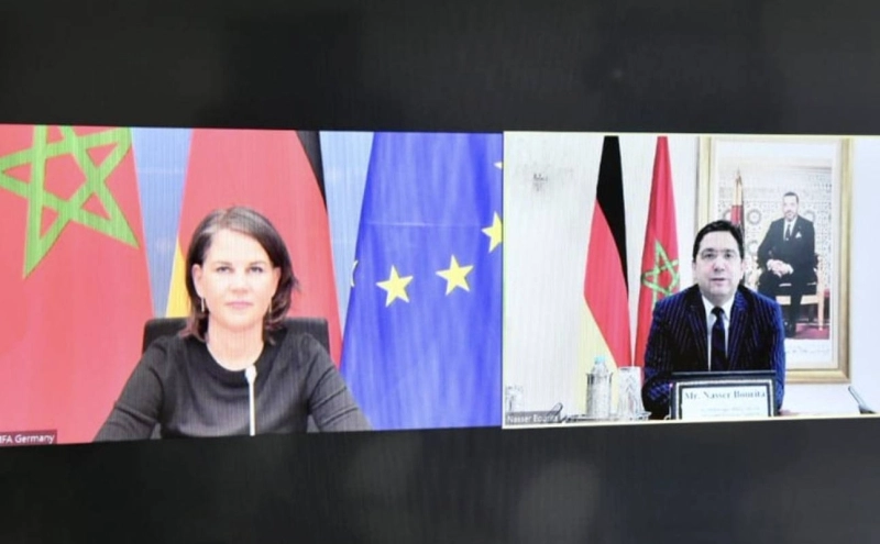Nasser Bourita s'entretenant avec Annalena Baerbock par visioconférence