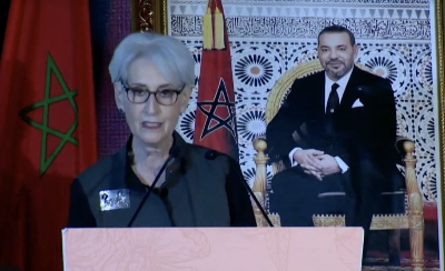 La Secrétaire d’État Adjointe des États-Unis, Wendy R. Sherman, s'exprimant à la tribune de l'AFEM