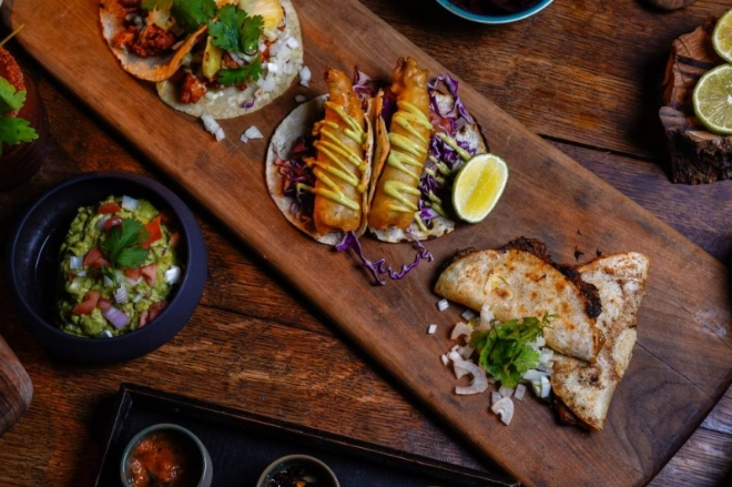 Tacos poisson frit & Birria de boeuf