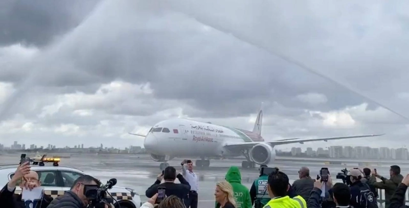 L'aéroport Ben Gourion a réservé un accueil abondamment arrosé au Boeing de la RAM.