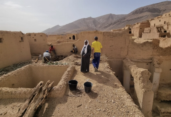 Restauration de la maison limitrophe de la synagogue de Tagadirt sous la direction de Salima Naji avec la participation des habitants de l’ancien mellah