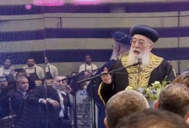 Le grand rabbin Shlomo Amar bénissant le Roi Mohammed VI et les patrons israéliens et marocains réunis au «Peres Center for Peace and Innovation».