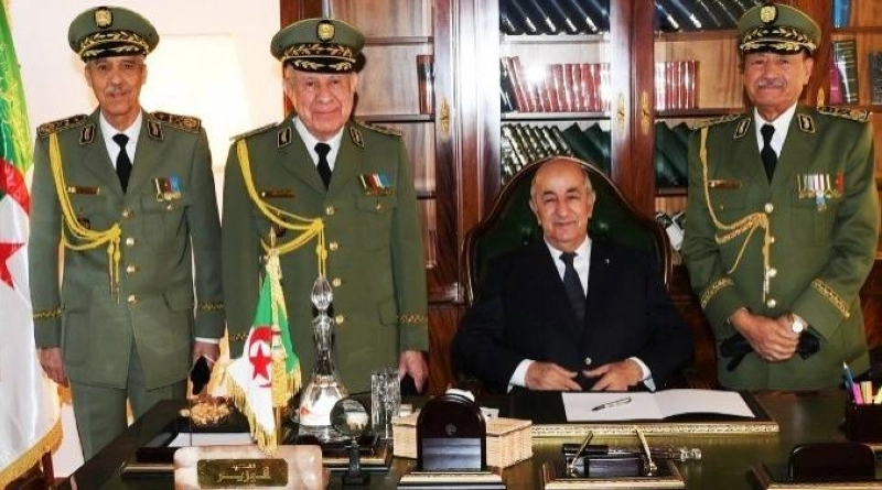 Abdelmajid Tebboun avec les généraux qui l'ont installé pour garder le pouvoir