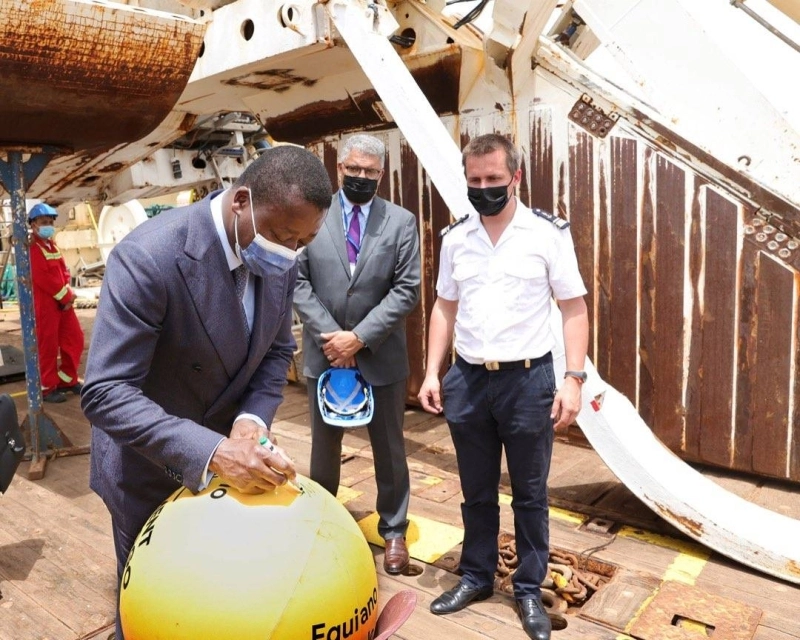 Le président togolais inaugurant, vendredi 18 mars au Port autonome de Lomé, le câble sous-marin Equiano de Google Africa.