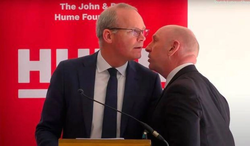 Simon Coveney quelques minutes avant son évacuation