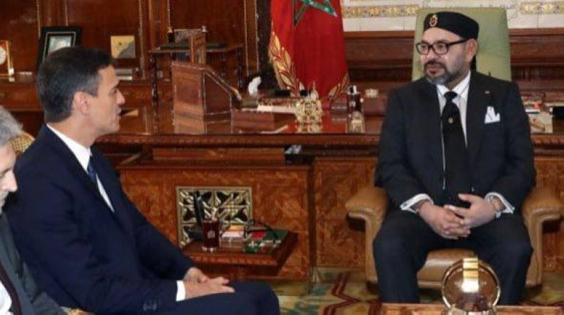 PH. Archives - Le Roi Mohammed VI s'entretenant avec le chef du gouvernement espagnol Pedro Sanchez