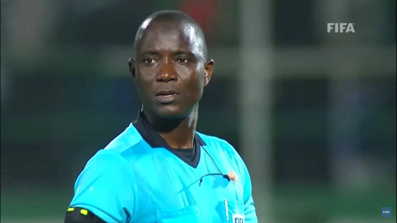 Bakary Gassama. Un arbitre en danger