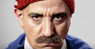 L'humoriste Hassan El Fad incarnant le personnage de Kebbour.