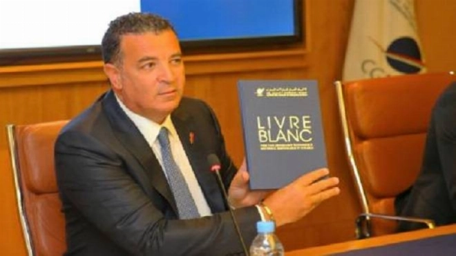 Chakib Alj présentant le Livre blanc de la CGEM