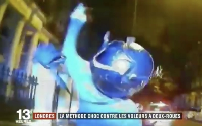 Des motocyclistes fuyards sont volontairement percutés par la police