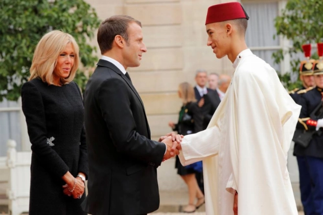 French President Emmanuel Macron and her wife Brigitte Macron welcome Morocco's Crown Prince Moulay Hassan for a lunch at the Elysee Palace after the funeral ceremony for late French President Jacques Chirac during a national day of mourning in Paris, France, September 30, 2019. REUTERS/Philippe Wojazer