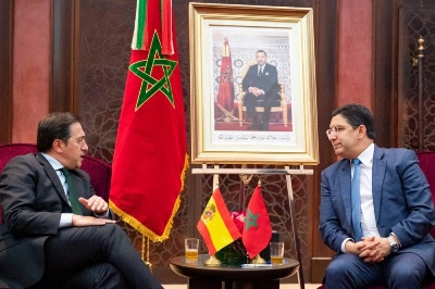 Nasser Bourita s'entretenant avec José Manuel Albares