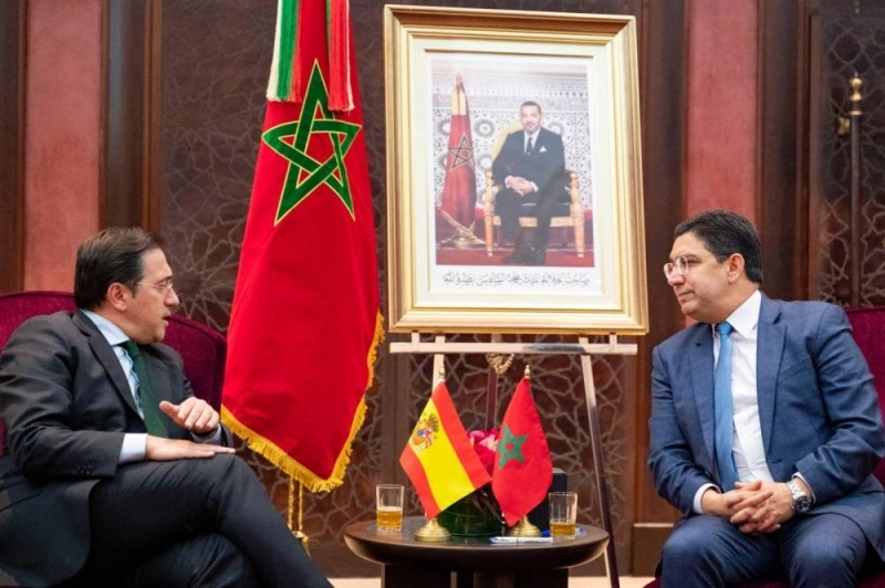 Nasser Bourita s'entretenant avec José Manuel Albares