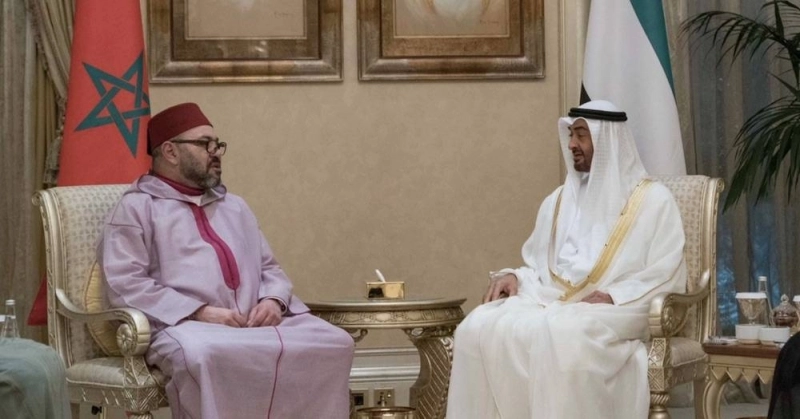 Ph. Archives. Le Roi Mohammed VI s'entretenant avec Mohammed Ben Zayed Al Nahyane