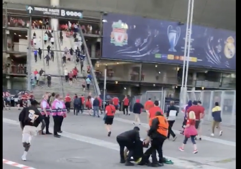 Scènes incroyables à l'entrée du stade de France