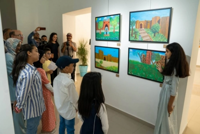 Exposition des tableaux des artistes peintres en herbe