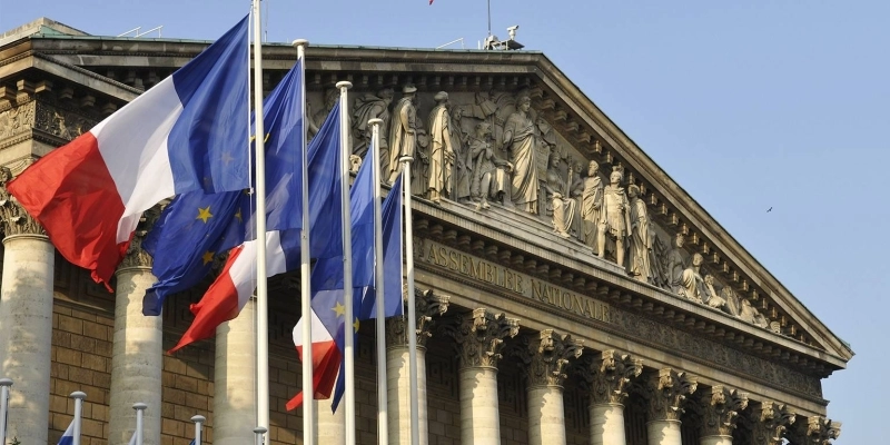 L'Assemblée nationale française. Un gouvernement d'union nationale très peu probable