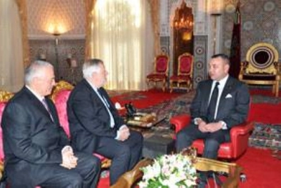Le Roi Mohammed VI recevant, en janvier 2011 à Agadir, le paléontologue Yves Coppens, membre du collège de France