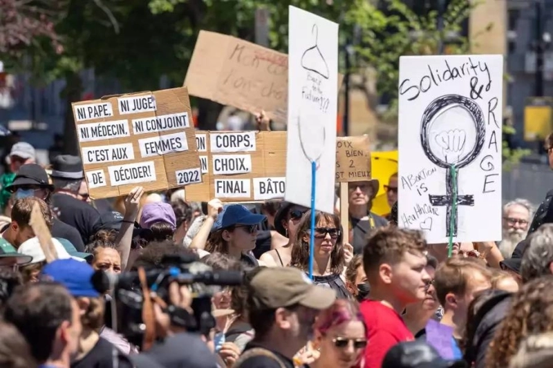 Les Québécoises manifestent pour leurs droits.
Photo. La Presse