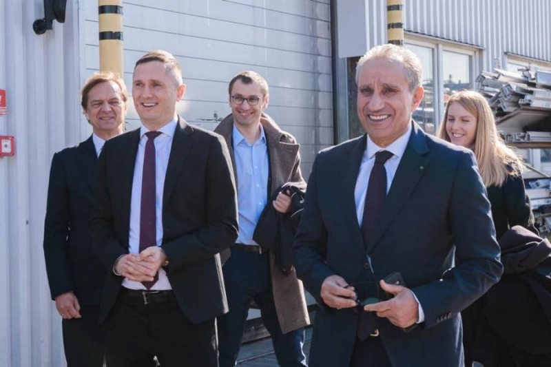 Visite en mars dernier de l’ambassadeur du Maroc en Pologne, Abderrahim Atmoun, au siège social du groupe polonais Oknoplast.