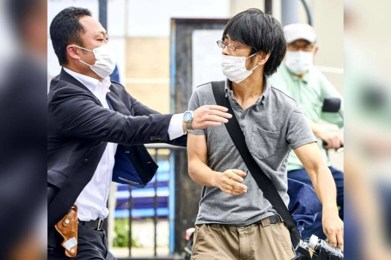 Tetsuya Yamagami au moment de son interpellation