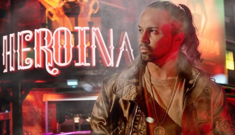 Dans son nouveau clip Heroina, Elam Jay chante pour la première fois en darija.