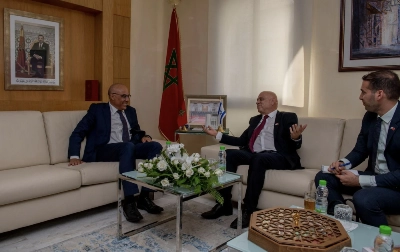 Abdellatif Miraoui s'entretenant avec Issawi Frej
