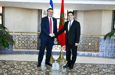 Nasser Bourita accueillant Gideon Sa'ar au siège du ministère des Affaires étrangères à Rabat.